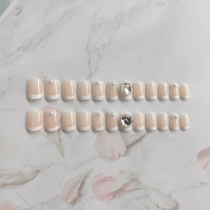 Elegantes mit Edelsteinen verziertes Press-On-Nagel-Set Karnz