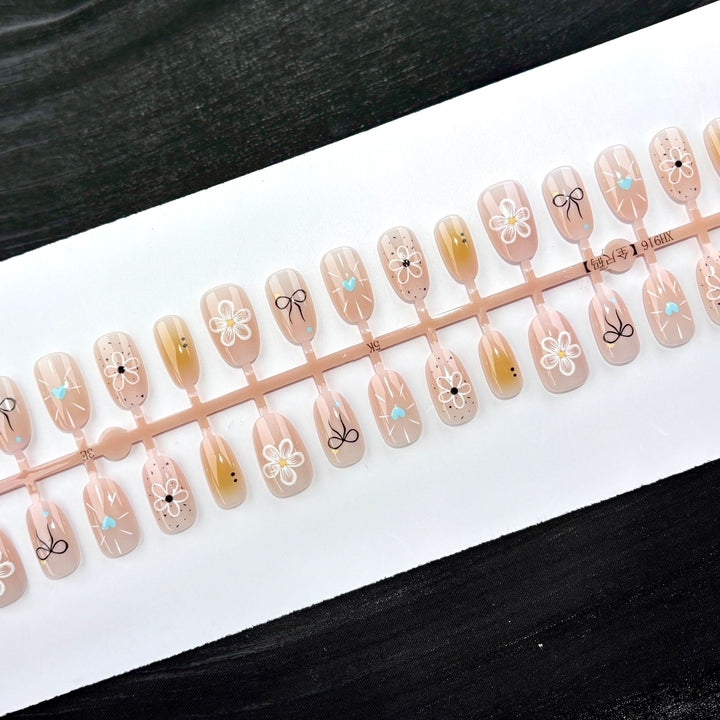 Künstlerisch gestaltetes Blüten-Design Press-On Nail Set