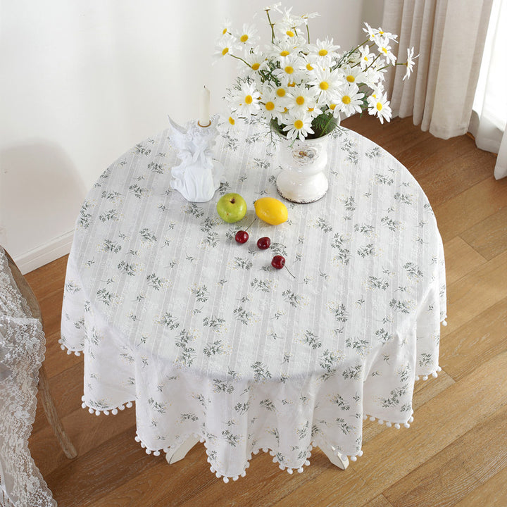 Blumenverzierte Tischdecke