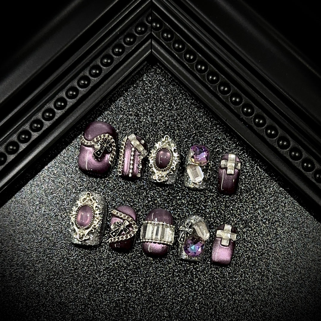 Elegantes, mit Edelsteinen verziertes Press-On-Nagelset