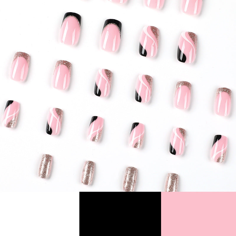 Trendige Nagelkunst mit Glitzer- und Wellenakzenten Karnz