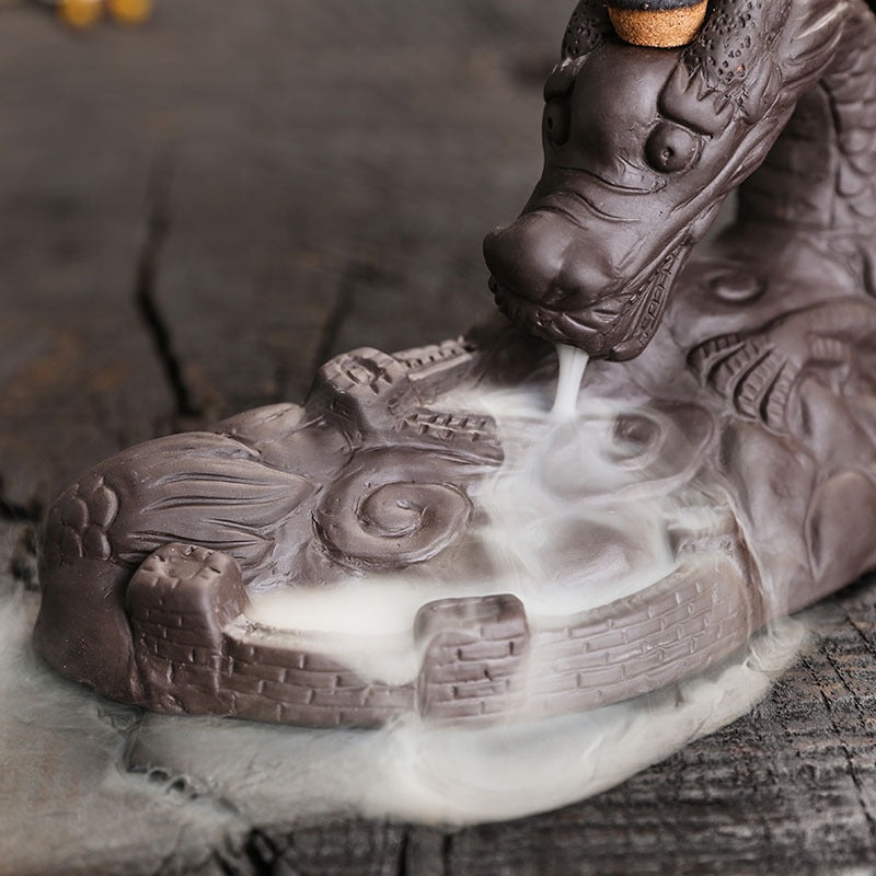 Künstlerischer von Drachen inspirierter Räucherstäbchenhalter