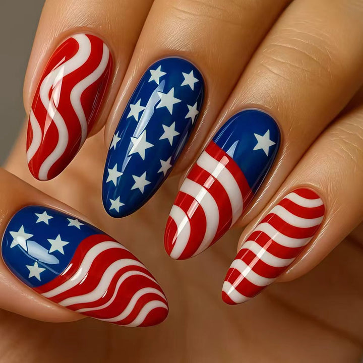 Kunstnägel Im Patriotischen Stars And Stripes Design Karnz