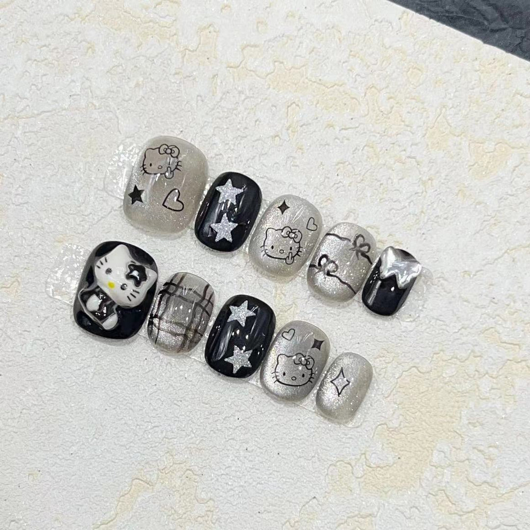 Spaß und verspieltes Press-On Nail Set mit Cartoon-Accents Karnz