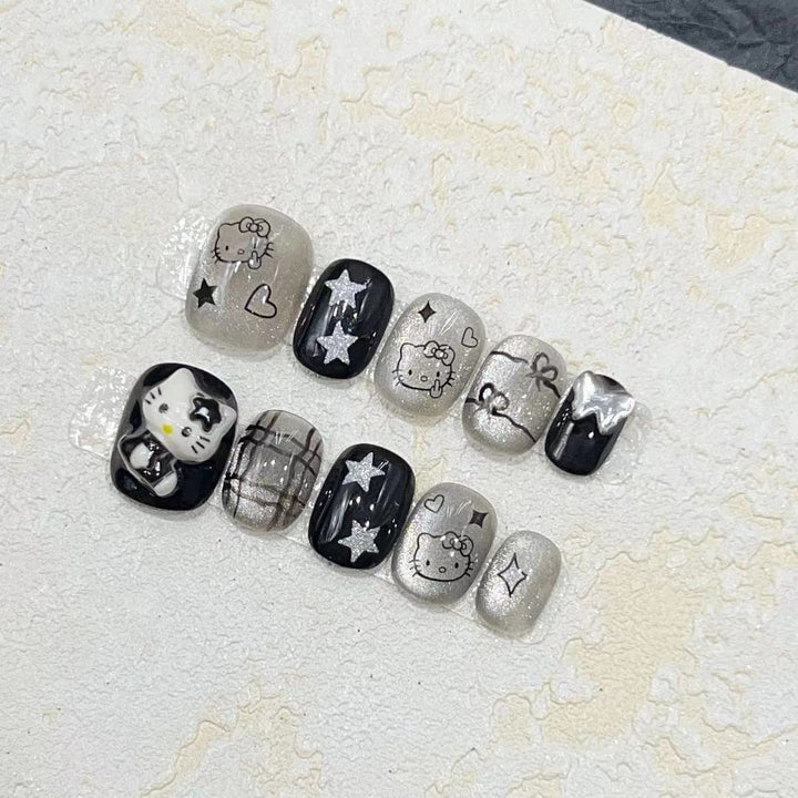 Spaß und verspieltes Press-On Nail Set mit Cartoon-Accents Karnz