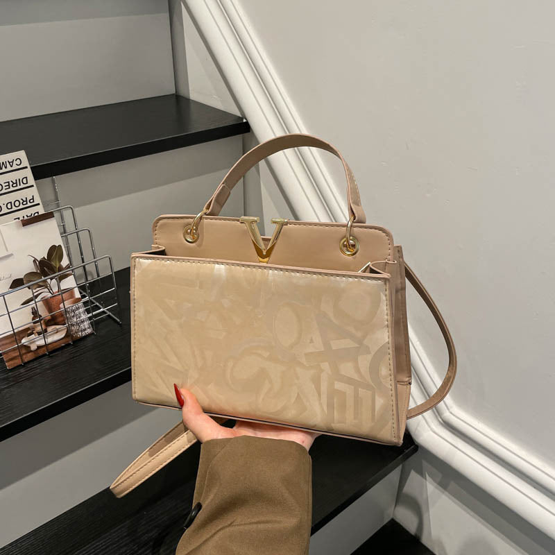 Glänzende strukturierte Handtasche