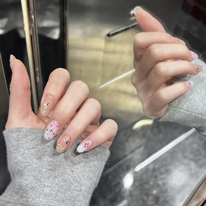 Künstlerisches Press-On Nageldesign