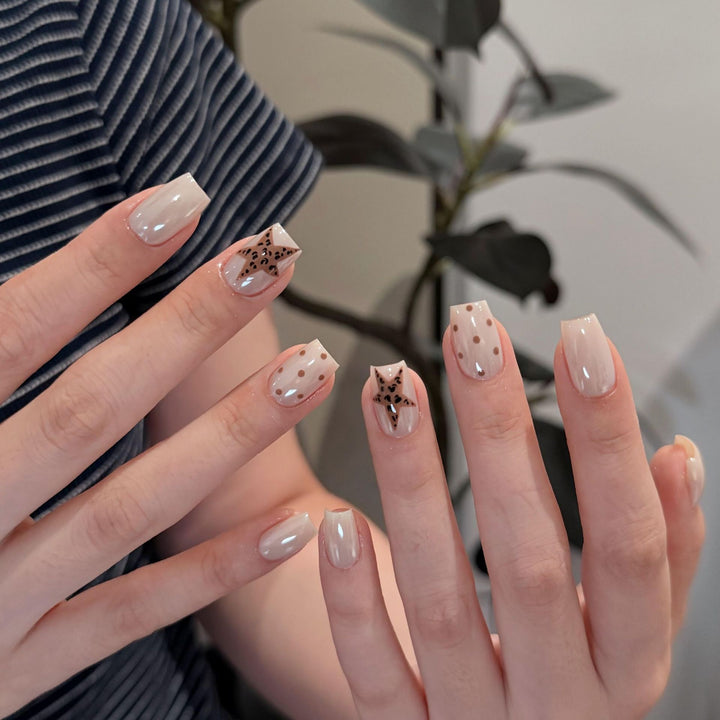 Kunstnagelspitzen mit Trendy Tiermustern Karnz