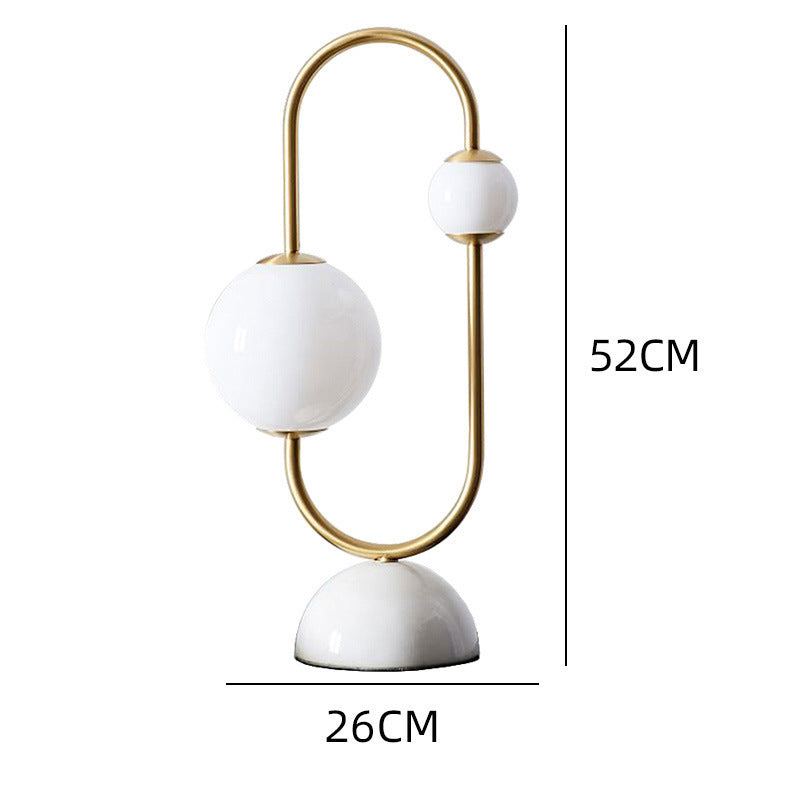 Dekorative Tischlampe mit einzigartigem Skulpturdesign