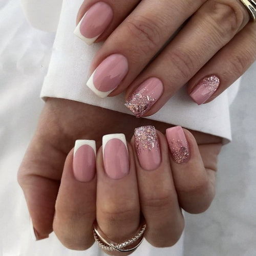 Elegante Press-On Nagelkunst Karnz