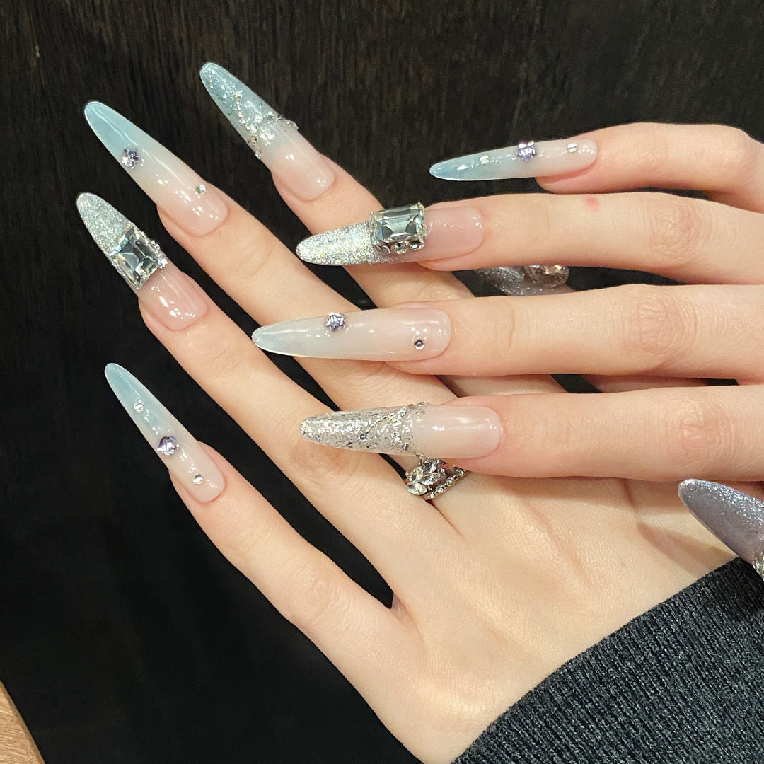 Glamorous Designer Press-On Nagelkunst Set mit dekorativen Strass-Akzenten