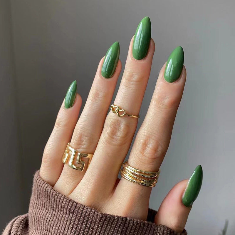 Elegante Acryl-Nägel mit Hochglanz-Finish Karnz