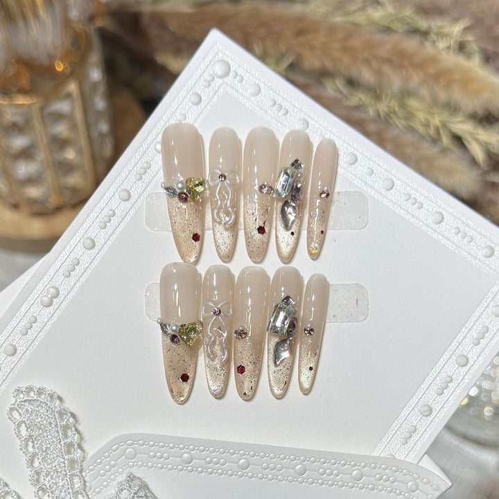 Dekoratives Stiletto-Nagelkunst-Set mit Edelstein-Akzenten Karnz