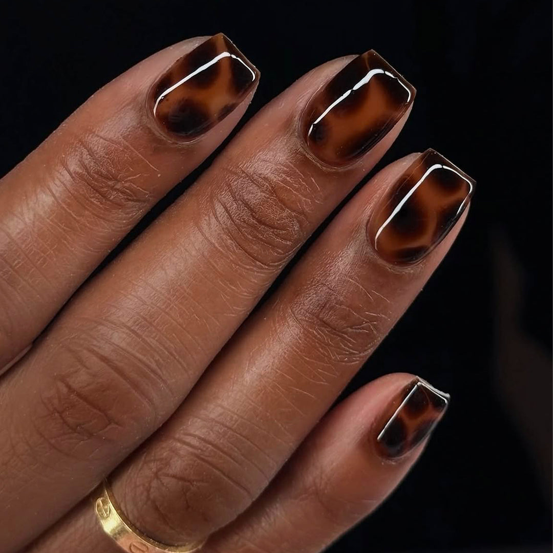 Künstliche Nagelverlängerungen mit elegantem Schildkrötendekor Karnz