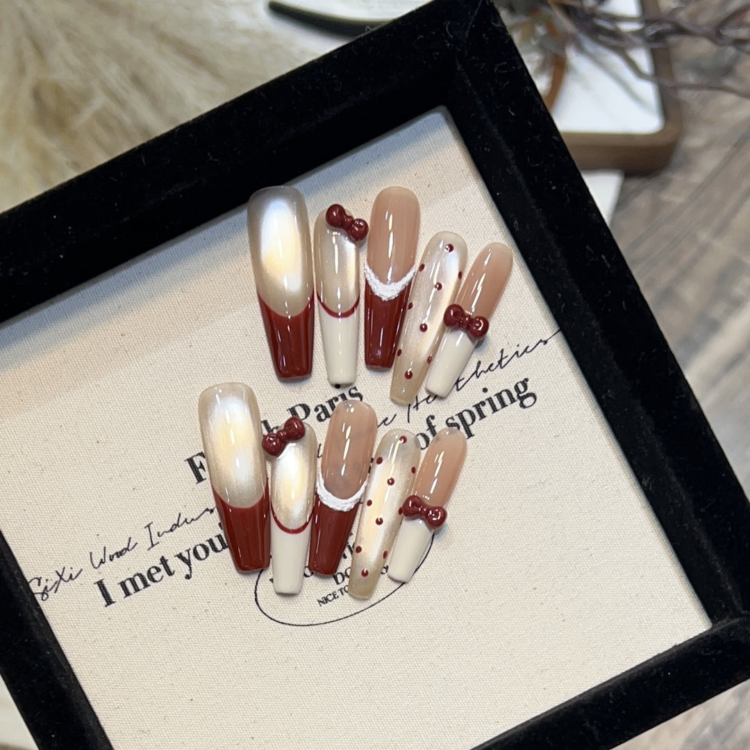 Künstlerisch skulptierte Nagelspitzen