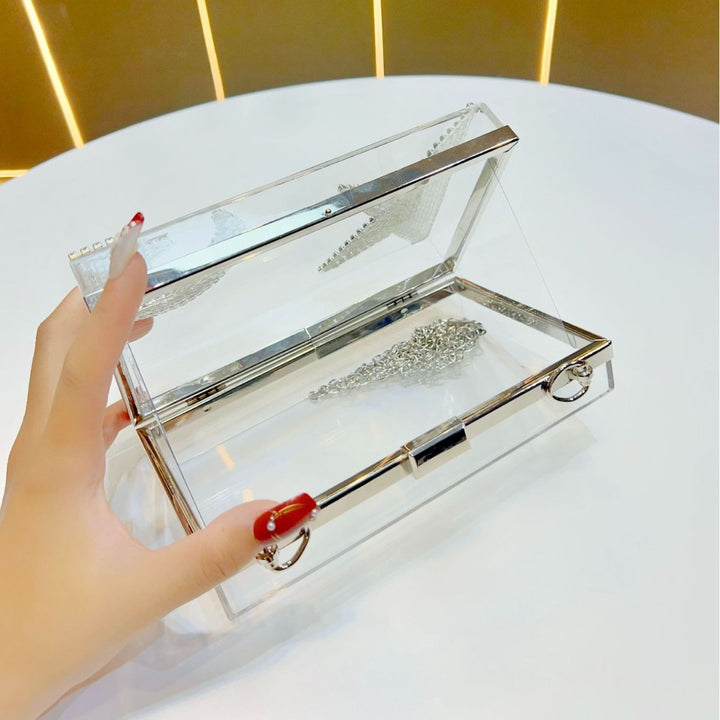 Glamouröse Clutch mit klaren Rhinestone-Details