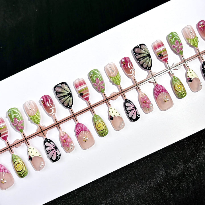 Dekorative Kunstvolle Press-On Nagelset