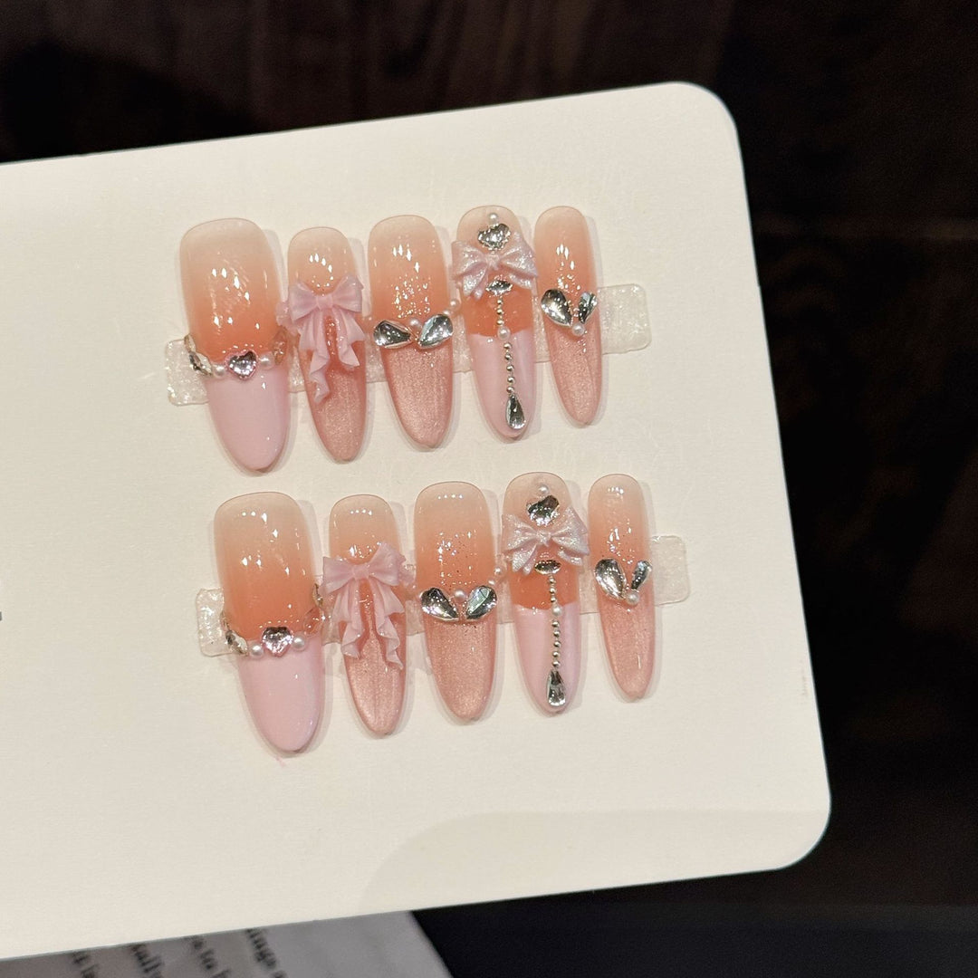 Dekoratives Press-On Nail Art Set mit Verzierungen