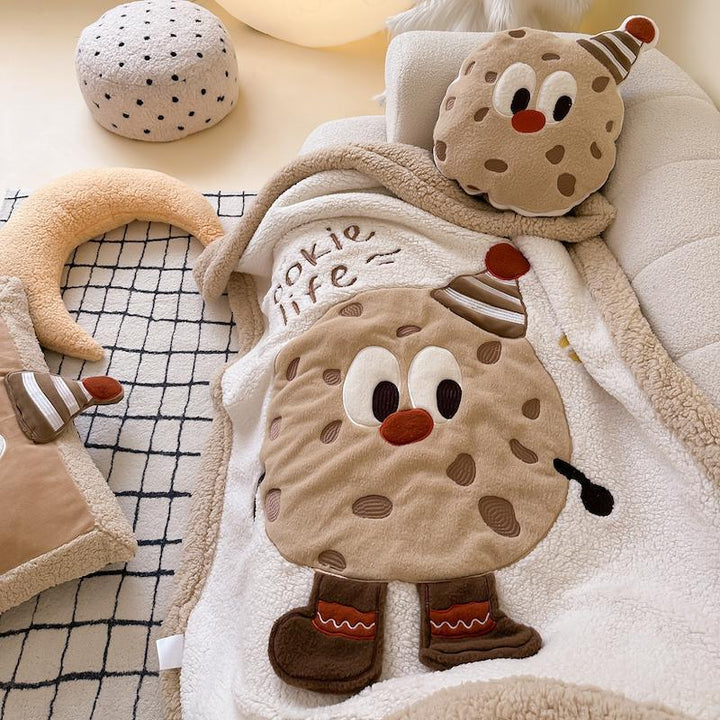 Kuschelige Weihnachts-Wohndecke mit appliziertem Tannenbaummotiv und Sherpa-Futter