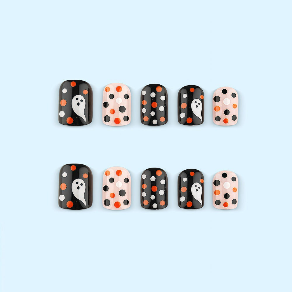 Kunstnagelset mit Halloween-Motiv und verspieltem Design Karnz