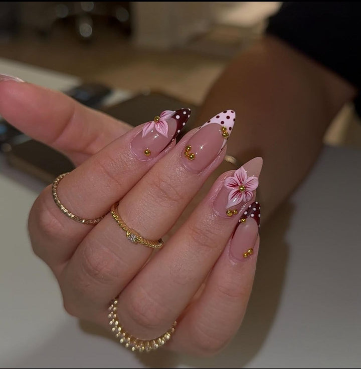 Florale Akzent Stiletto Nagelkunst Verbesserungen Karnz