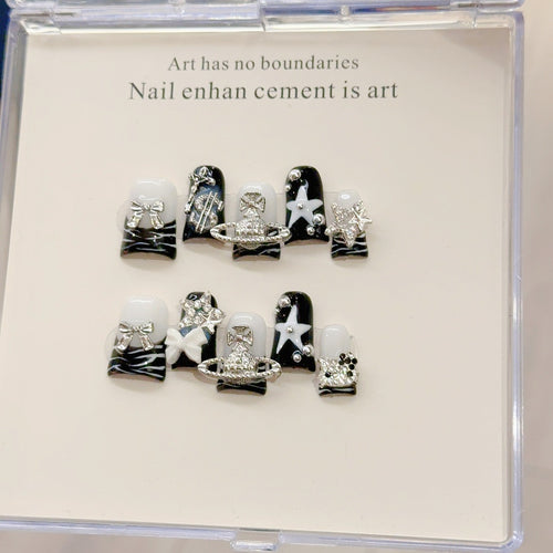 Dekorativer mit Strass besetzter Nail Art Set