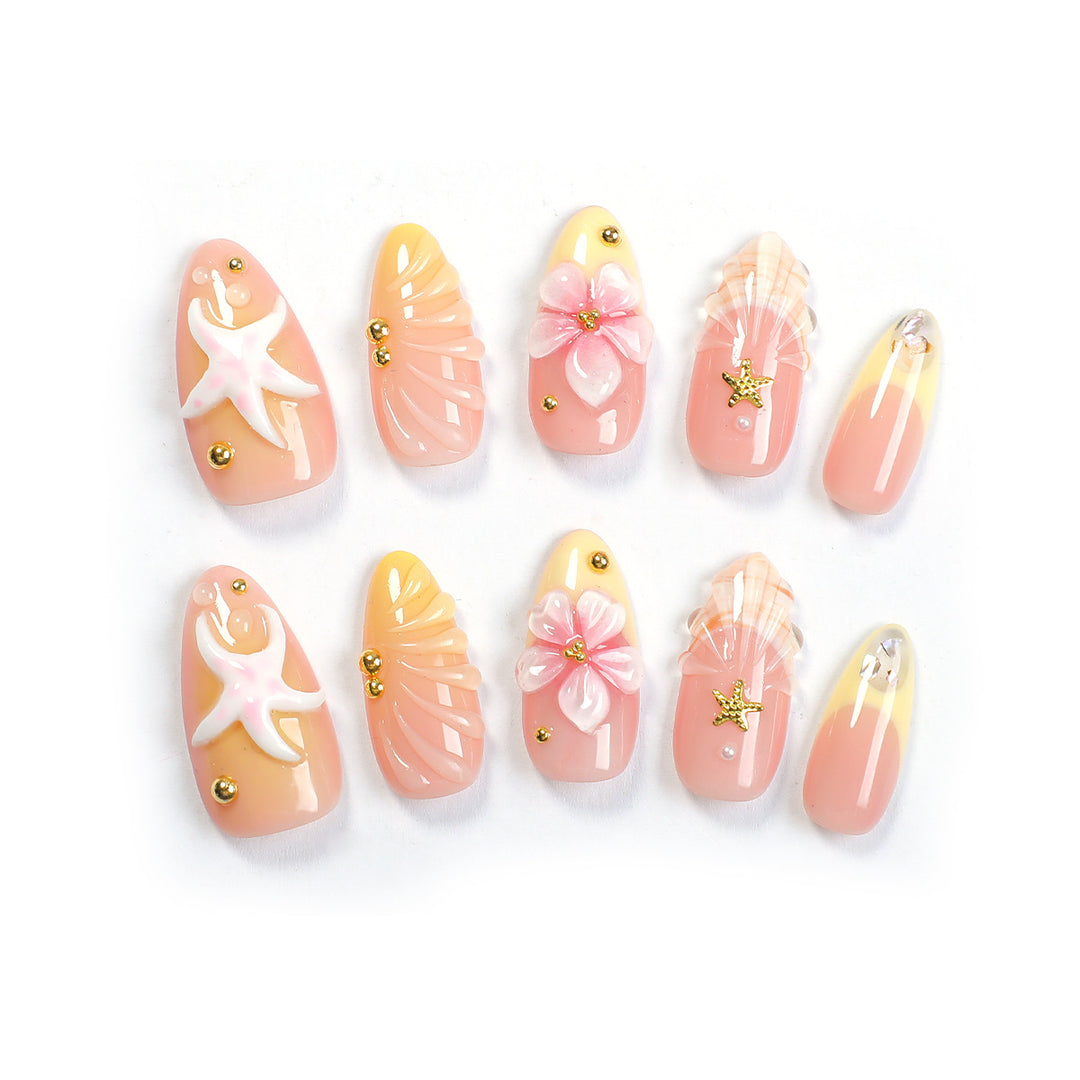 Kreatives Kunstnagelset mit maritimen Motiven und eleganten Verzierungen Karnz