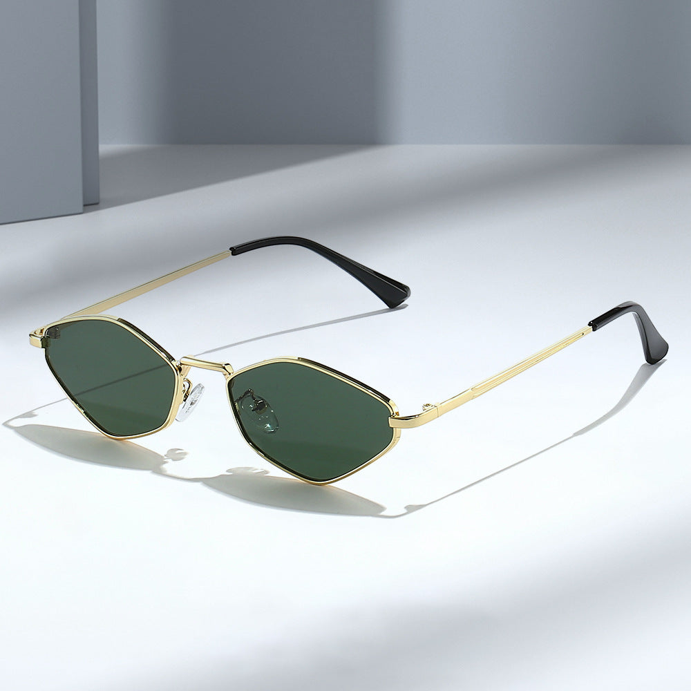 Damen Modische Sonnenbrille im futuristischen Design Karnz