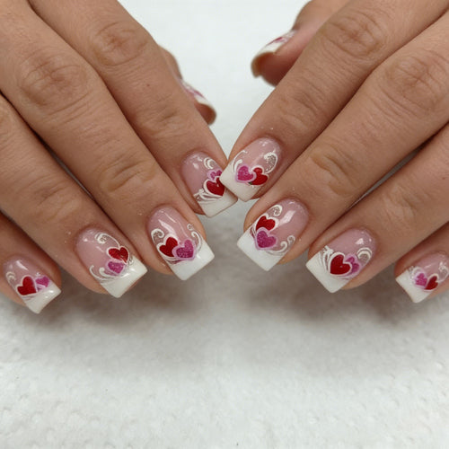 Herz-Verzierte Nagelkunst Karnz