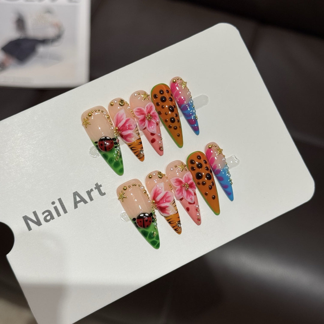 Dekoratives Floral Nagelkunst Set