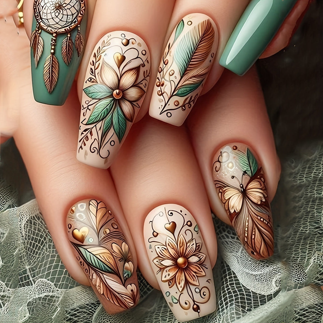 Kreative Kunstnägel mit Floralen und Traumfänger Designelementen Karnz