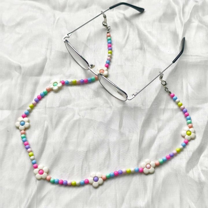 Verspielte Brillenhalterkette mit Blumenmotiven Karnz