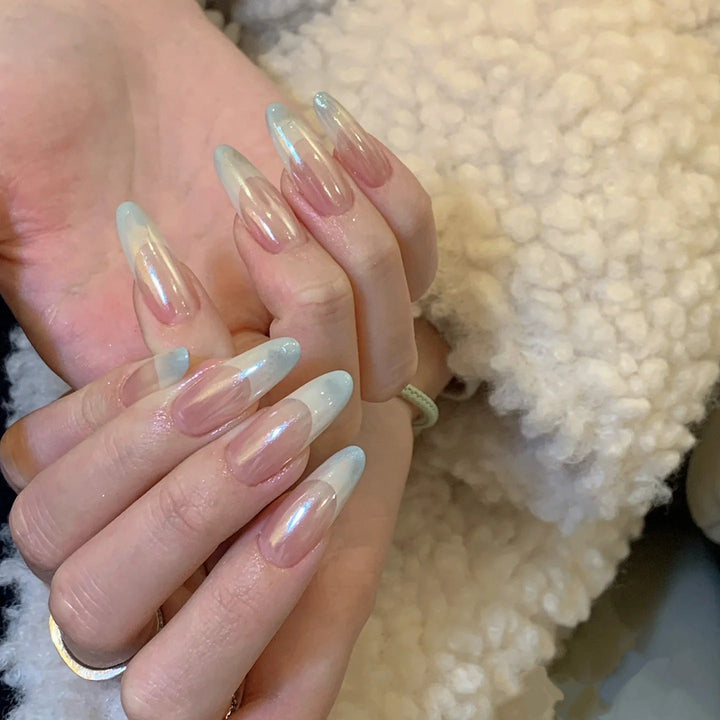Premium Kunstnägel mit Elegantem Ombre-Effekt Karnz