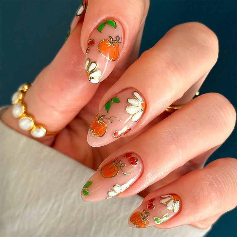 Elegant dekoriertes Kunstnagelset Karnz