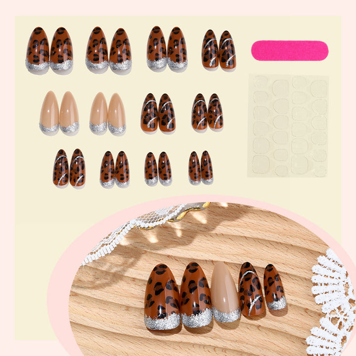 Dekorativer Press-On Nagel-Kit mit Leopardenmuster und Glitzerakzenten Karnz