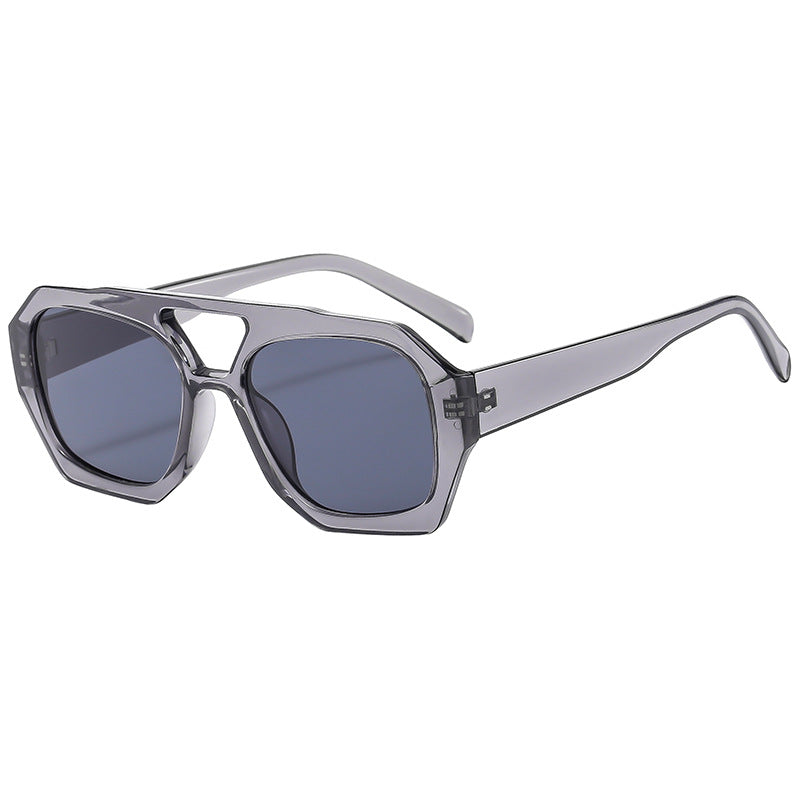 Damen Modische Sonnenbrille im zeitgenössischen Design Karnz