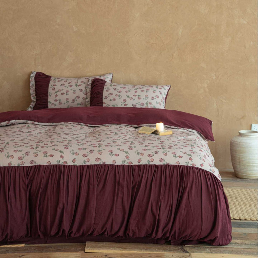 Romantisches Baumwollsatin-Bettwäscheset mit gerafftem Bettrock und floralem Print