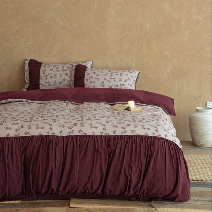 Romantisches Baumwollsatin-Bettwäscheset mit gerafftem Bettrock und floralem Print