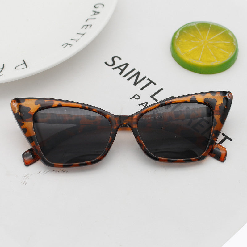 Damen Modische Cat-Eye Sonnenbrille mit hochwertiger Rahmenstruktur Karnz