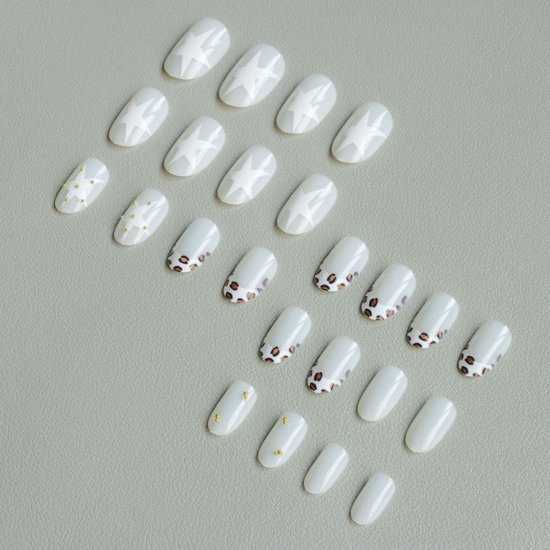 Künstlerisches Leopardenmuster und Stern Nageldesign Set
