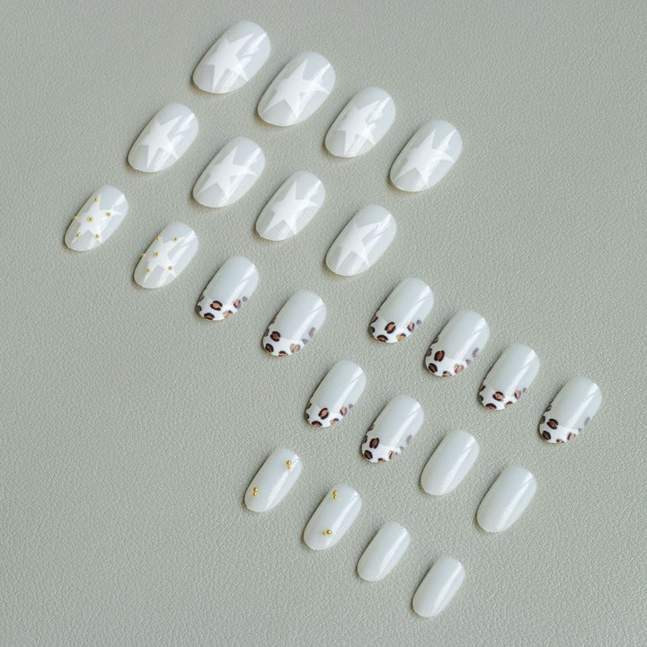 Künstlerisches Leopardenmuster und Stern Nageldesign Set