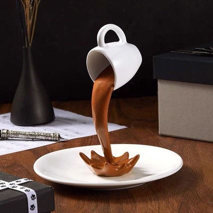 Originelle Kaffeetasse im kreativem Auslauf-Design Karnz