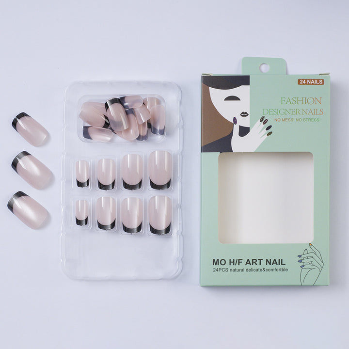 Kunstnägel mit kontrastierendem French-Design Karnz