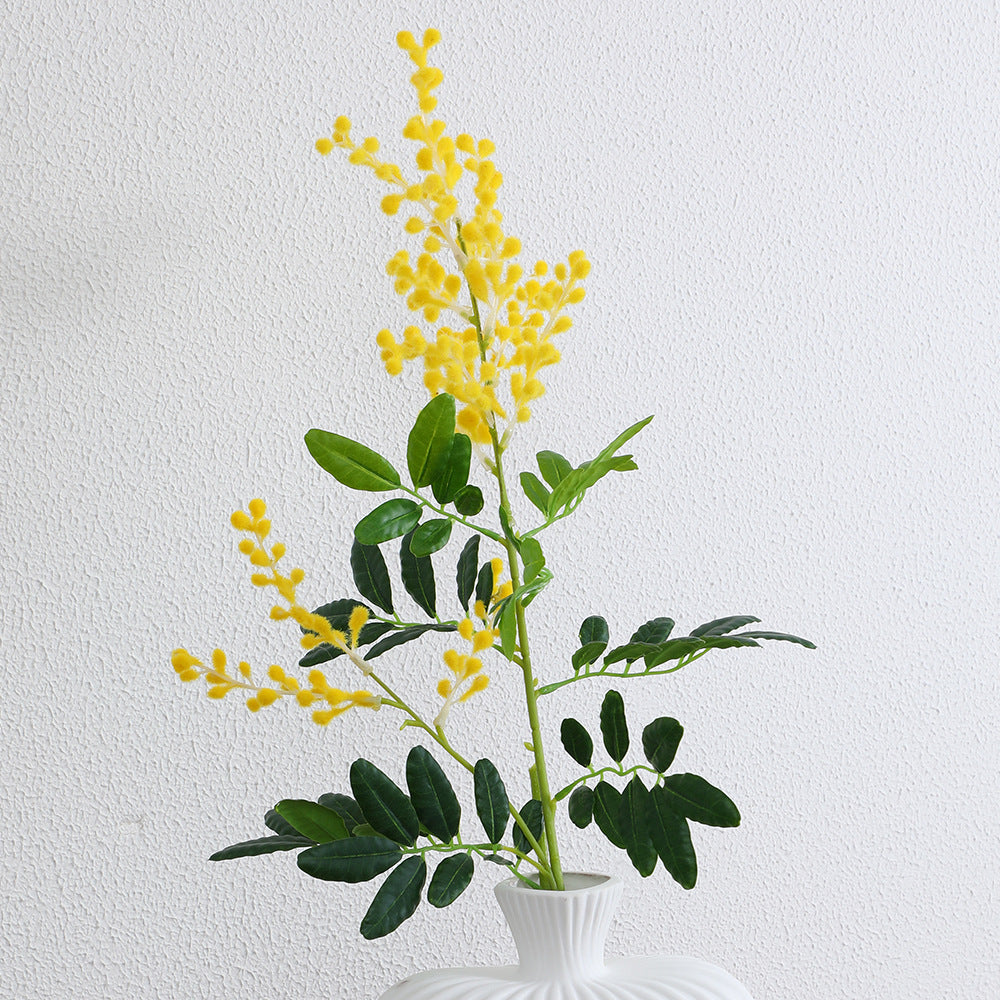 Künstlicher Mimosenzweig mit detaillierten Blüten und Blättern Karnz
