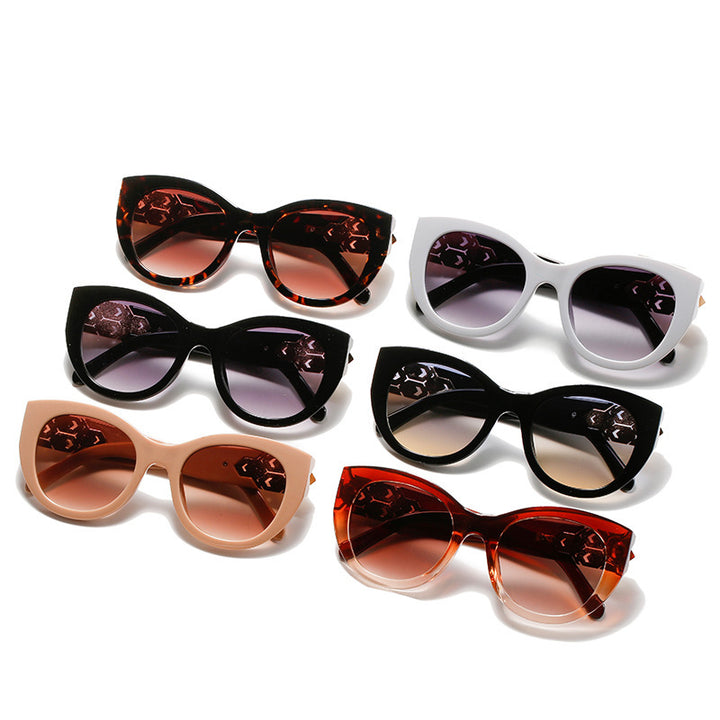 Modische Cat-Eye-Sonnenbrille mit dekorativen Akzenten Karnz