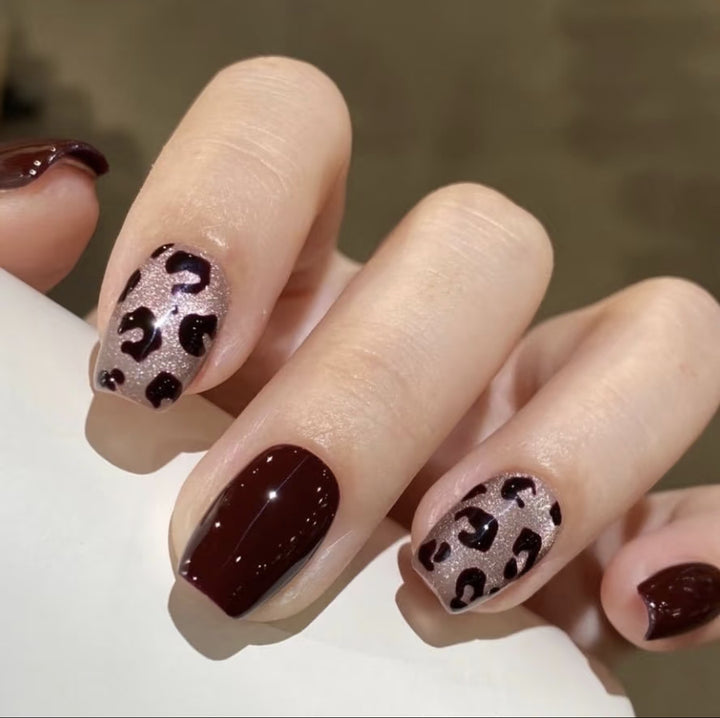 Elegante und Trendige Nagelset Karnz