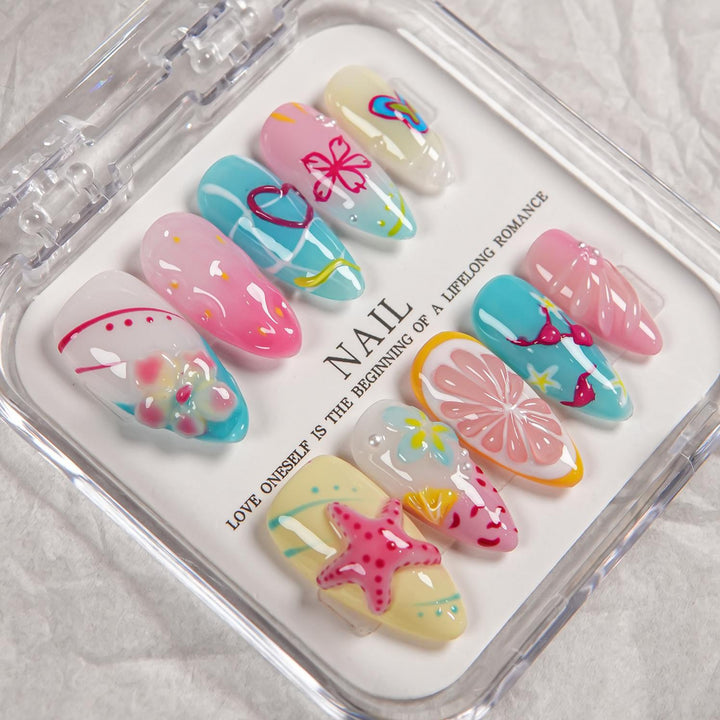 Künstlerisches Press-On Nagelset mit Sommerdesigns