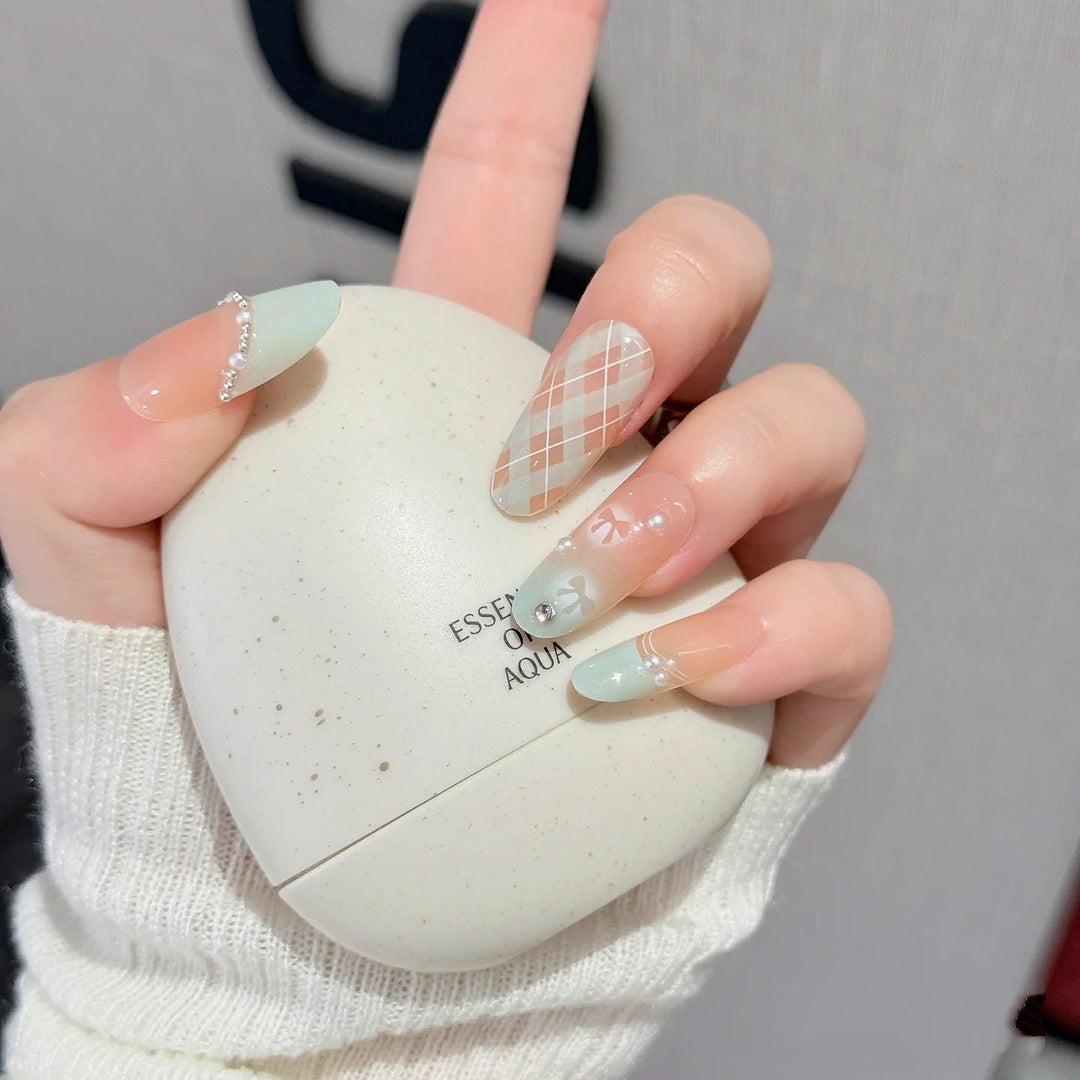 Dekoratives Press-On Nagelkunst Set Karnz