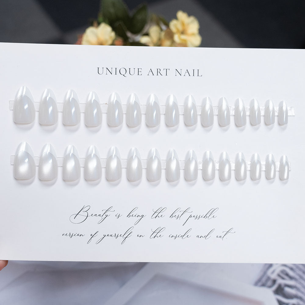 Vielseitiges Press-On-Nagelset mit einzigartigen Kunstdesigns