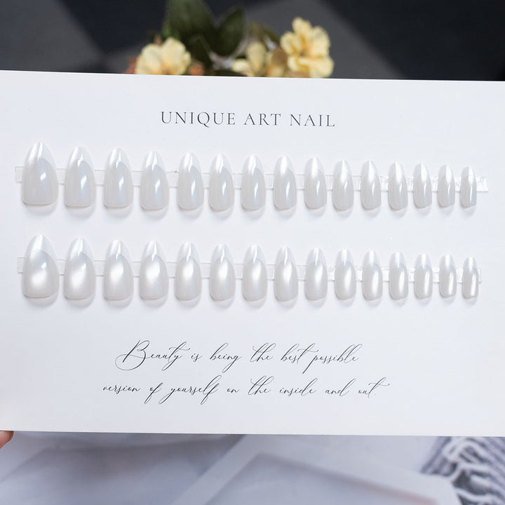 Vielseitiges Press-On-Nagelset mit einzigartigen Kunstdesigns